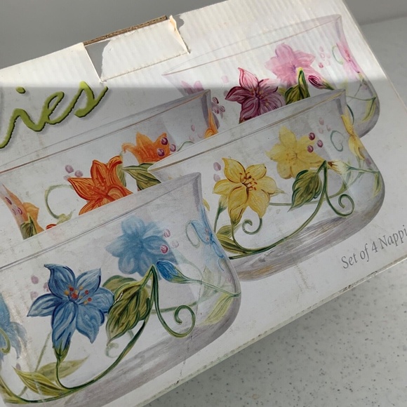 NIB Set of Four Home Essentials Lilies Handpainted Floral Nappies Bowls - Picture 5 of 7